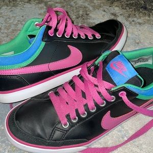 NIKE Capri III Color Block Retro